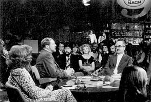 Schwarz-Weiß-Foto einer Gesprächsrunde in der Fernsehsendung 3nach9